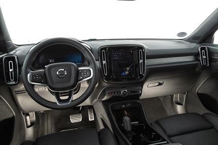 VOLVO XC40 P8 RECHARGE PURE ELECTRIC TWIN