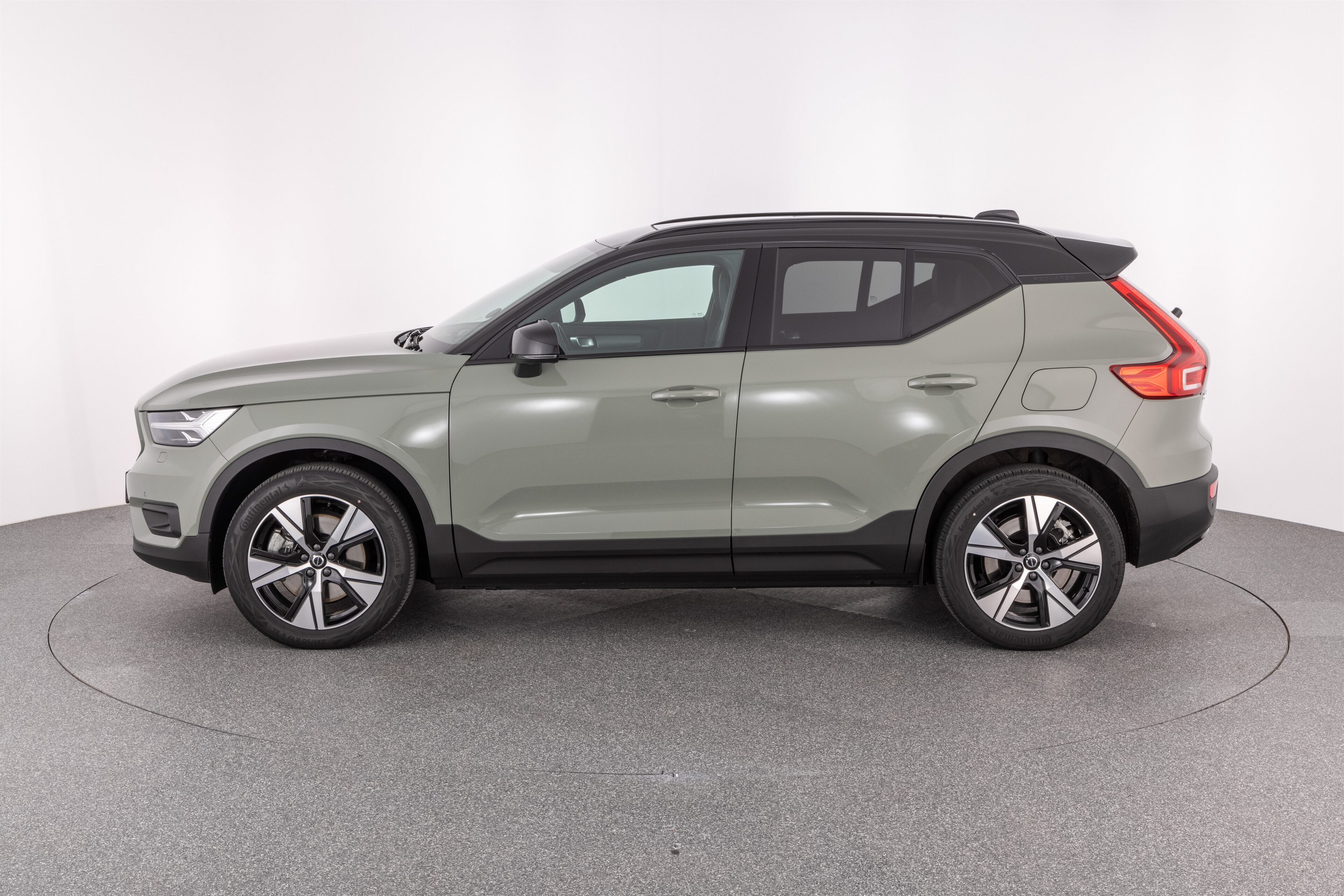 VOLVO XC40 P8 RECHARGE PURE ELECTRIC TWIN