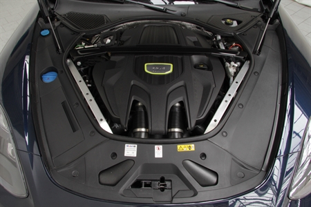 PORSCHE PANAMERA 4 E-HYBRID