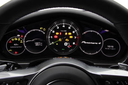 PORSCHE PANAMERA 4 E-HYBRID