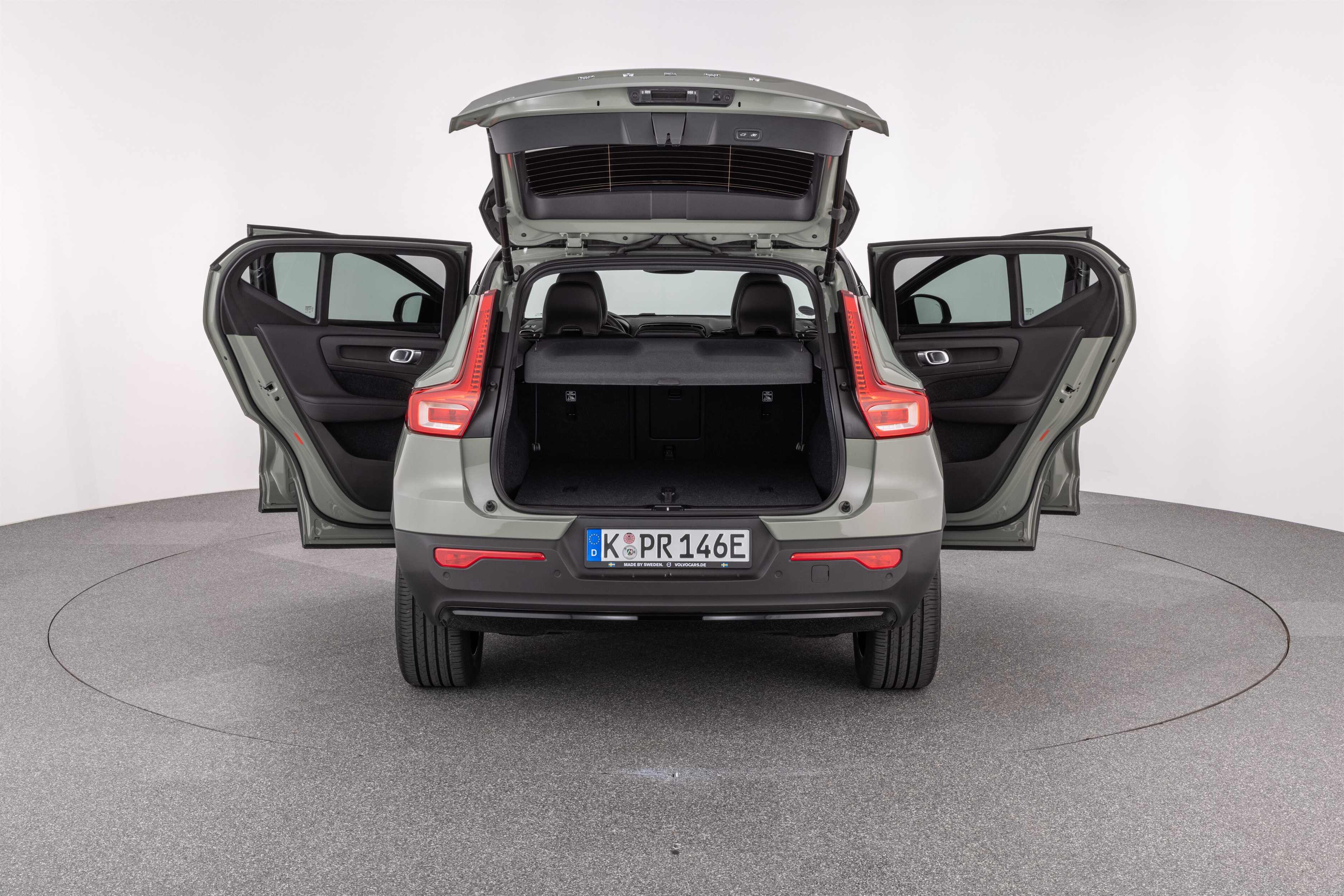 VOLVO XC40 P8 RECHARGE PURE ELECTRIC TWIN